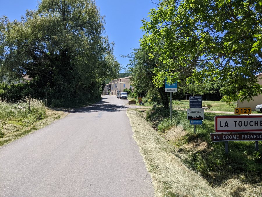 File:La Touche - Entrée village depuis Portes-en-Valdaine (mai 2022).jpg