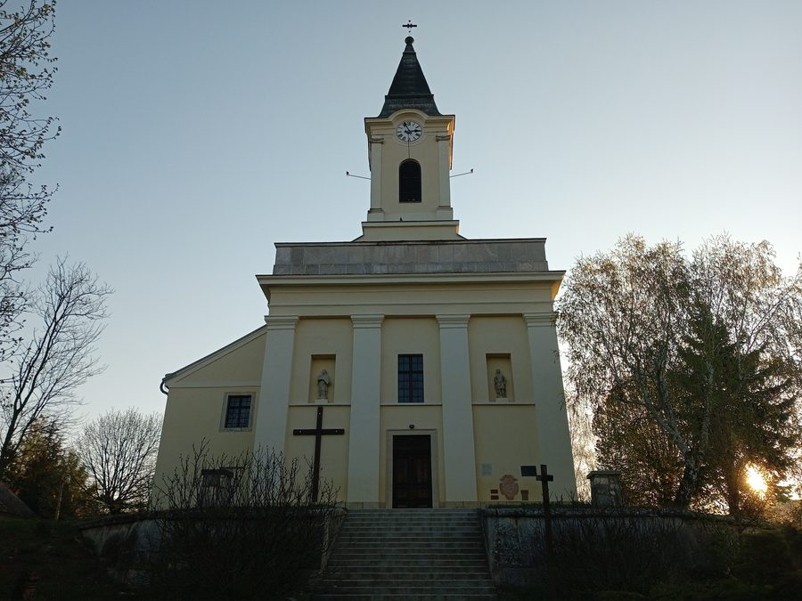 Exterior of the Szent Kereszt Felmagasztalása Church in Vértesacsa