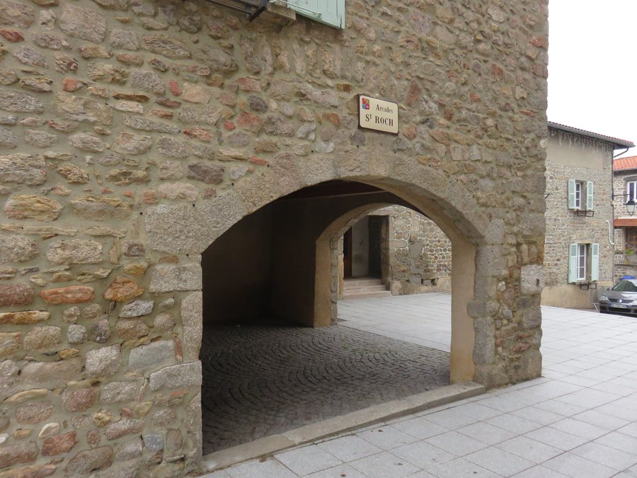 File:Messimy - Arcades Saint-Roch.jpg