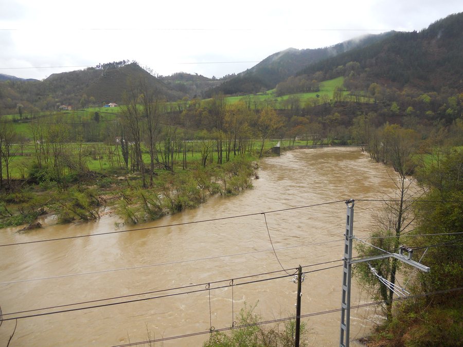 File:Rio Sella desde la carretera de Fuentes y Sinariega. - panoramio.jpg