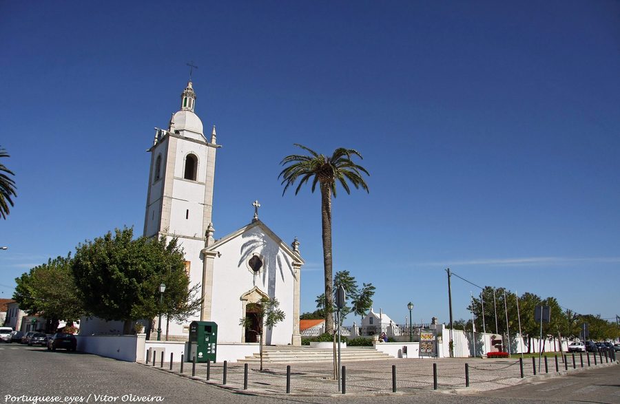 Außenansicht der Igreja Matriz de Covões in Covões, Portugal