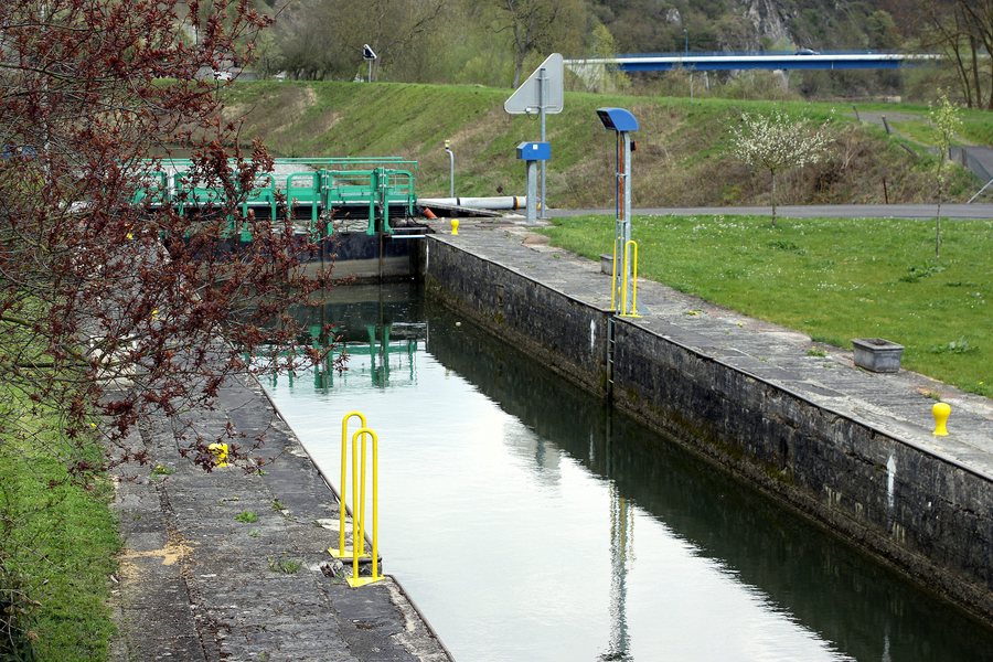 File:Ecluse 57 Ham-sur-Meuse vue vers porte aval..JPG