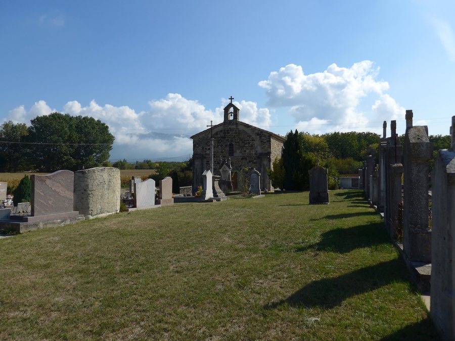 File:Upie,Drôme,France. Chapelle du cimetière 07.jpg