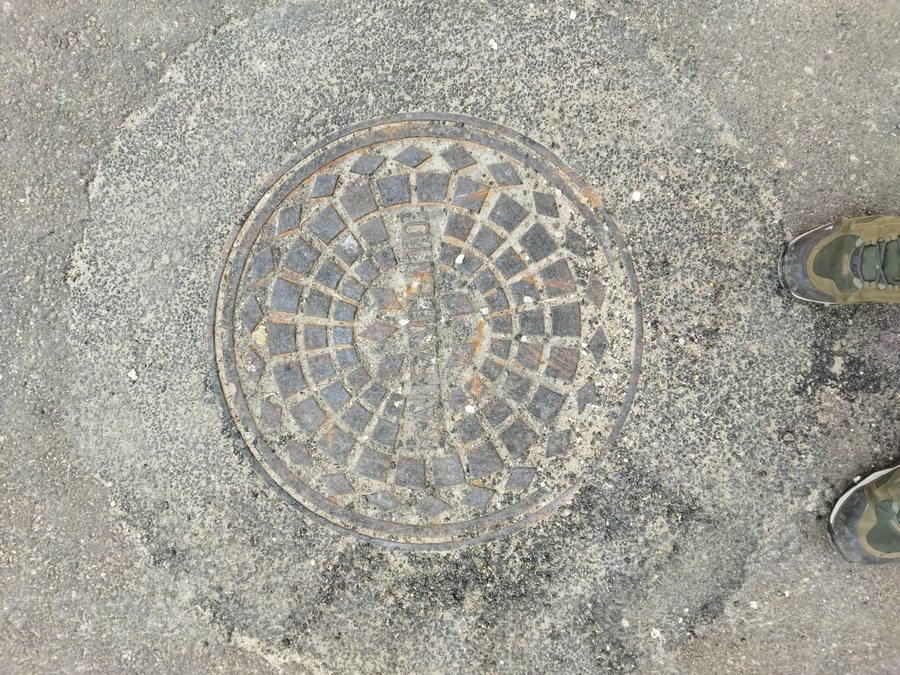 File:Manhole covers in the province of Palencia 11 - Santa María de Redondo.jpg