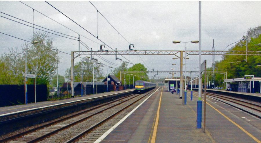 Kings Langley station viewed northward from the platform in 2004