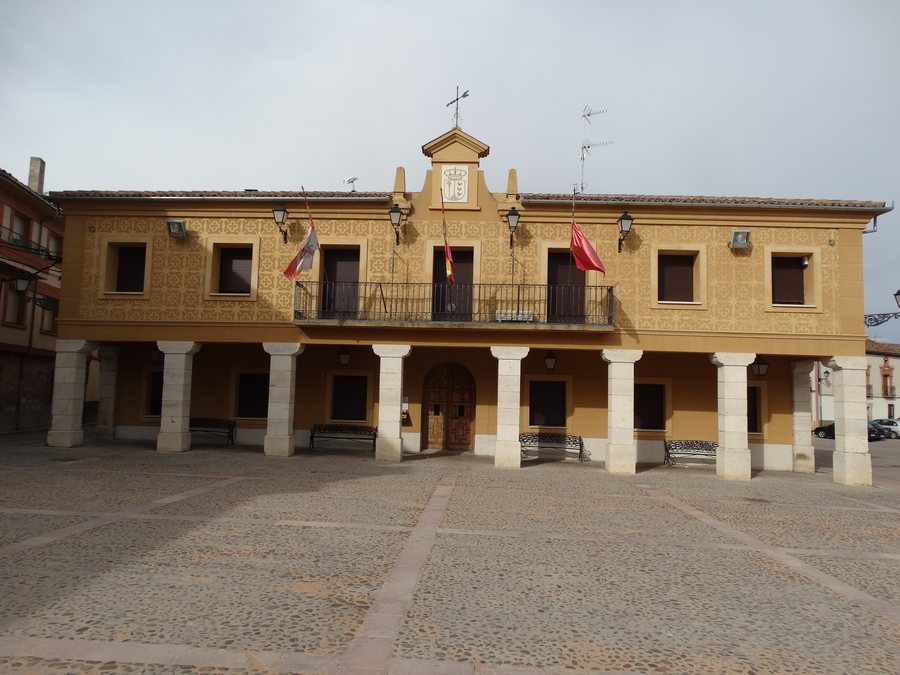 File:01 Fuentepelayo Ayuntamiento Ni.jpg