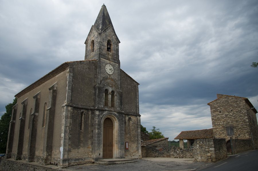 File:Temple de Castelnau-Valence.jpg