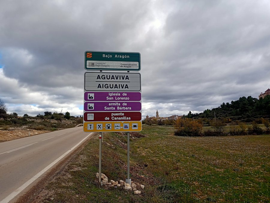 File:IMG20241204123337 Aguaviva cartel comarcal.jpg