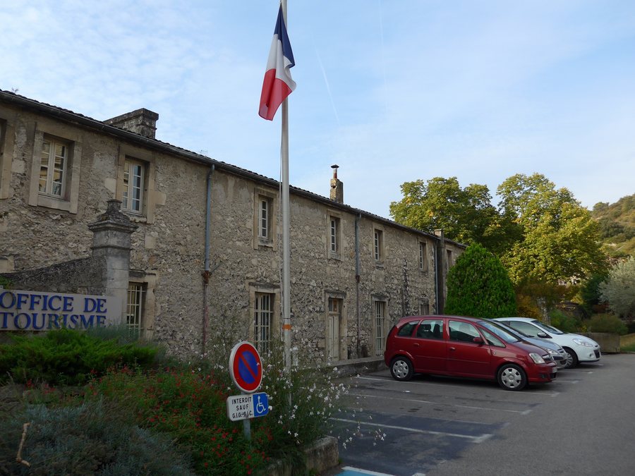 File:Viviers, Ardèche, France. Emplacement des vestiges de l'église paléochrétienne. 01.jpg