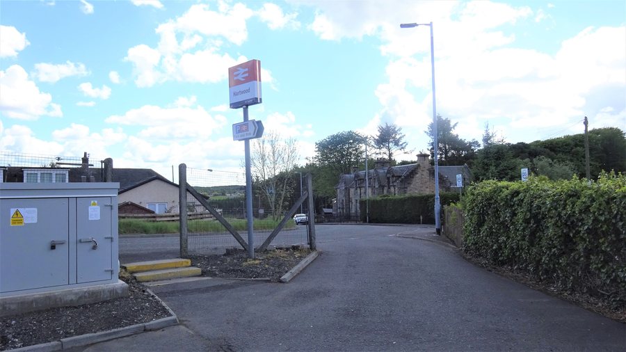 File:Hartwood railway station, car park, North Lanarkshire, Scotland.jpg