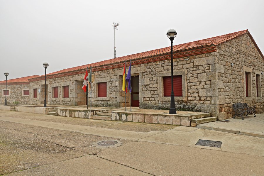 File:Ayuntamiento de Moralina.jpg