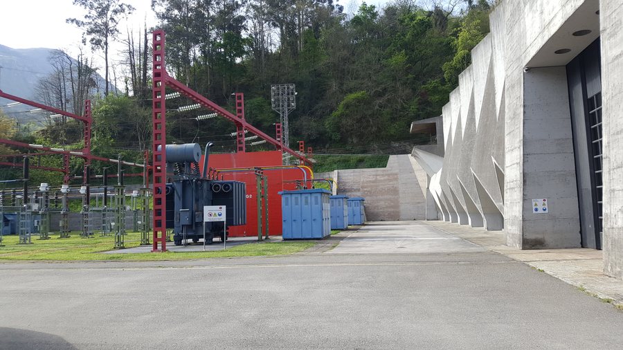 File:Central hidroelectrica de Proaza.jpg