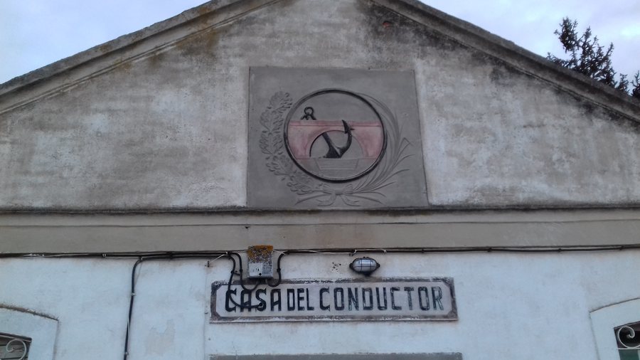 File:Casa de conservación de estradas en Quintanilla de Onésimo - Casa del Conductor.jpg