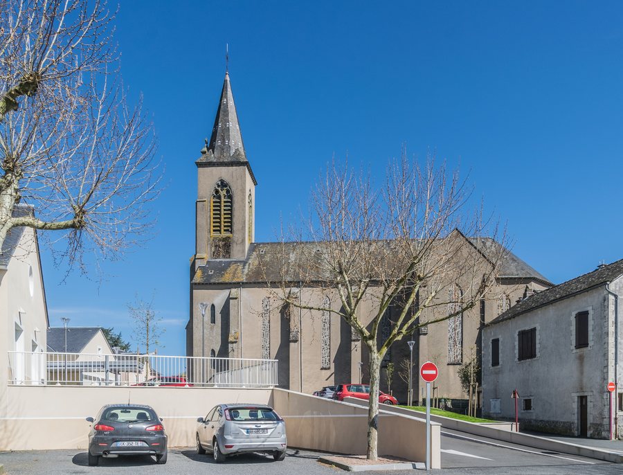File:Church in Requista 01.jpg