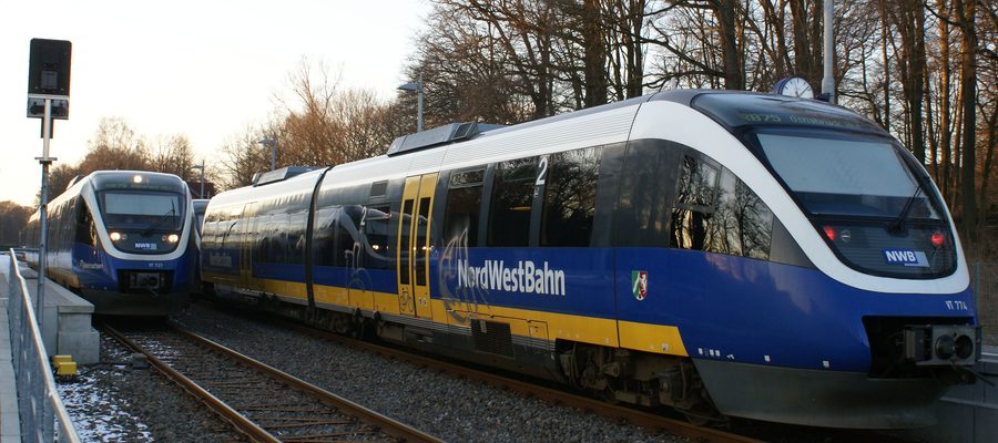 Two Nordwestbahn trains at Wellendorf station