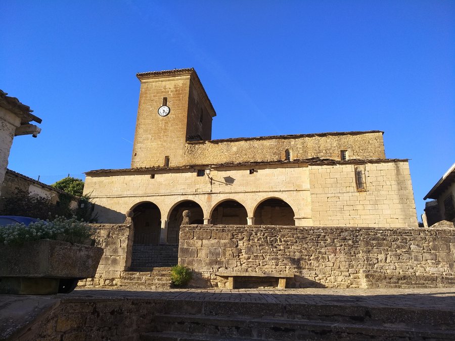 File:Iglesia de la Natividad (Leoz, Navarra) 01.jpg
