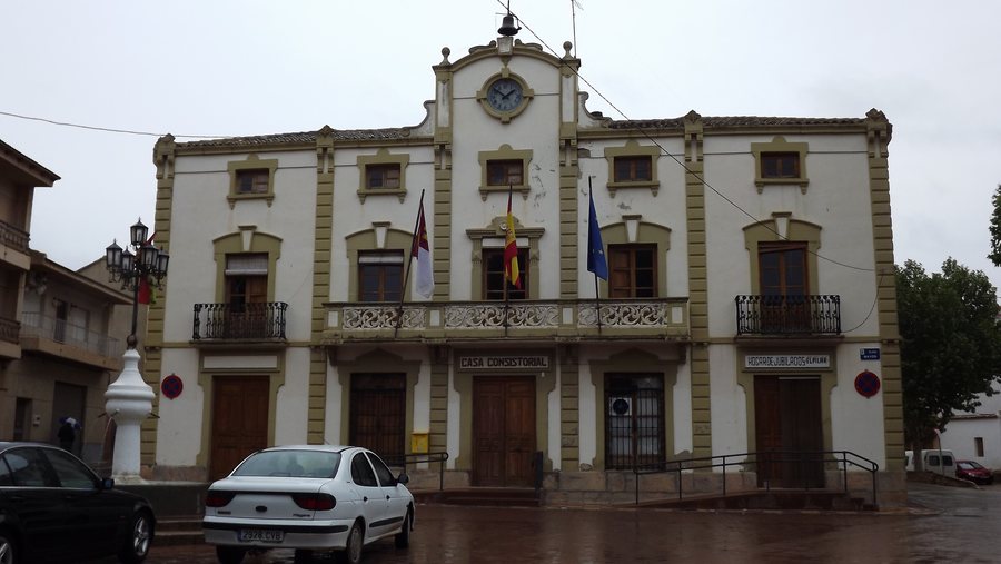 File:Ayuntamiento de Fuentealbilla.jpg