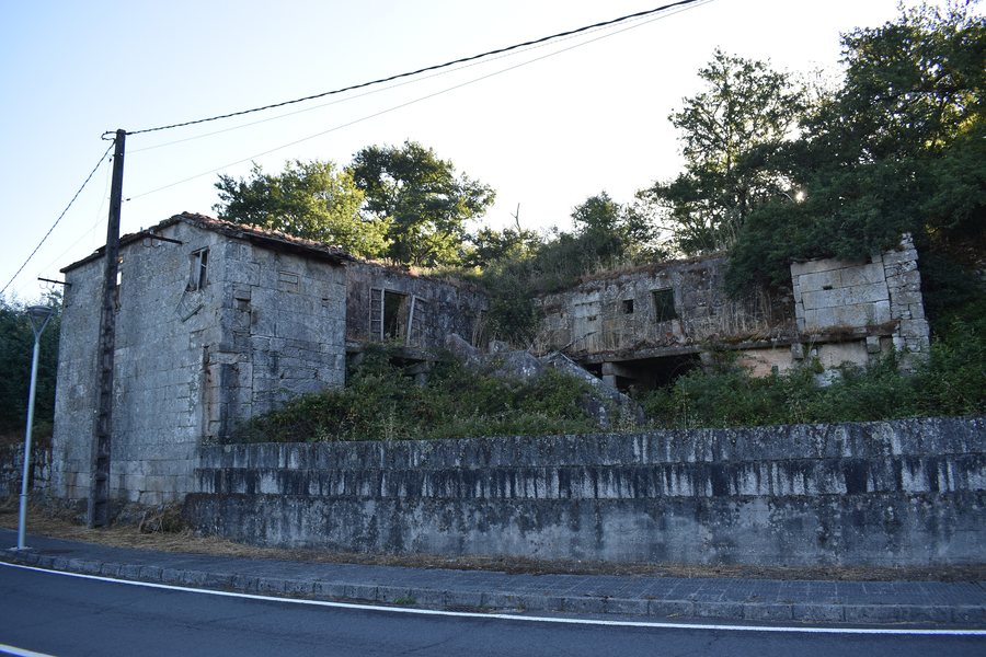 File:Casa reitoral de Dadín, O Irixo 2.jpg