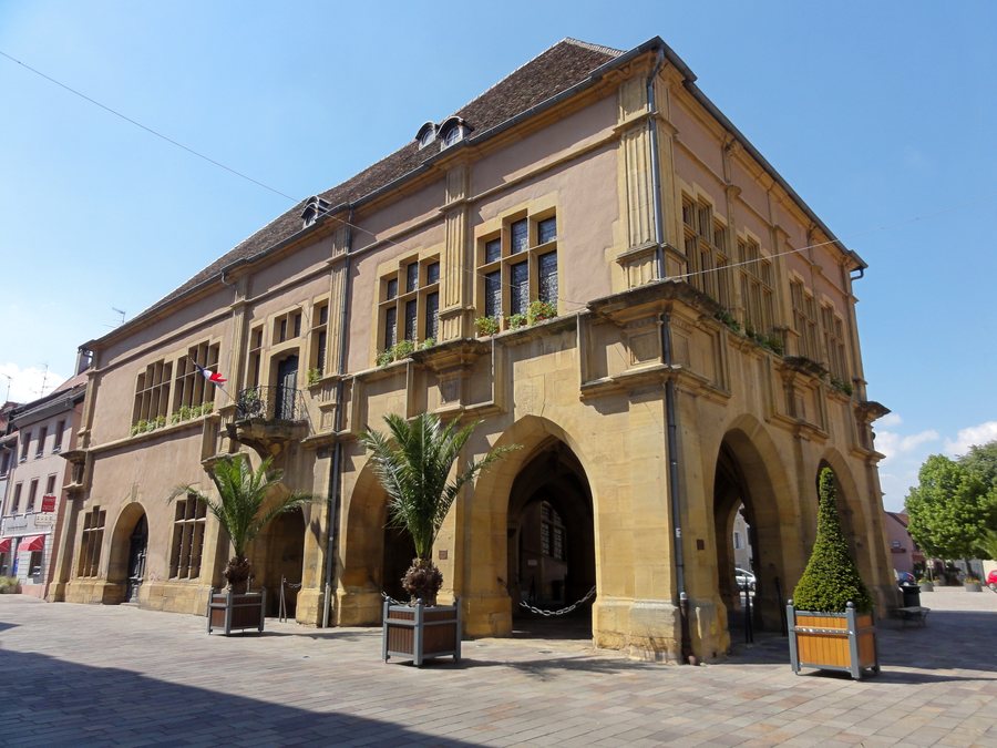 File:Ensisheim HôtelRégence 01.jpg