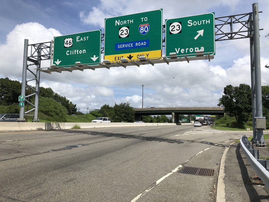 Blick entlang der U.S. Route 46 in Wayne Township, New Jersey
