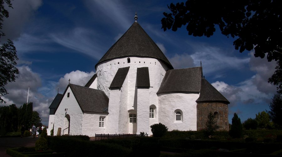 File:Østerlars Kirke 2016-08-15 a.jpg