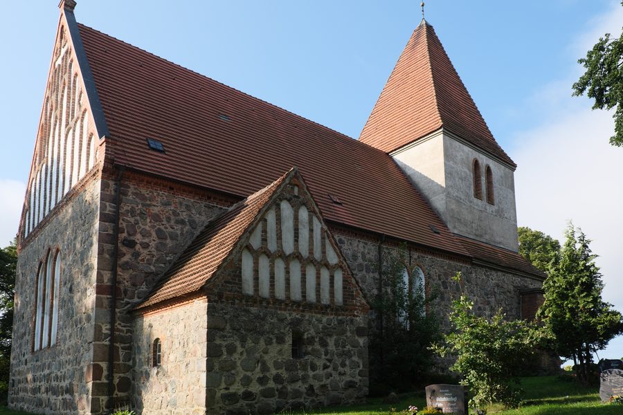 Evangelisch-lutherische Kirche in Zehna im Landkreis Rostock in Mecklenburg-Vorpommern
