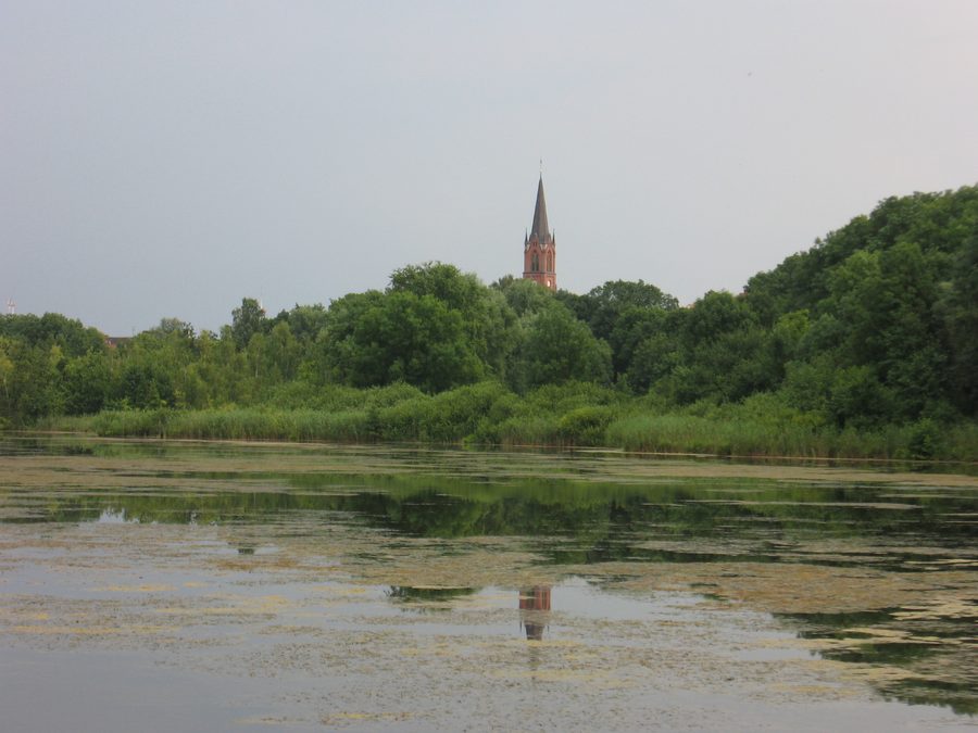 Schlosssee in Penkun with the neo-Gothic church of Penkun