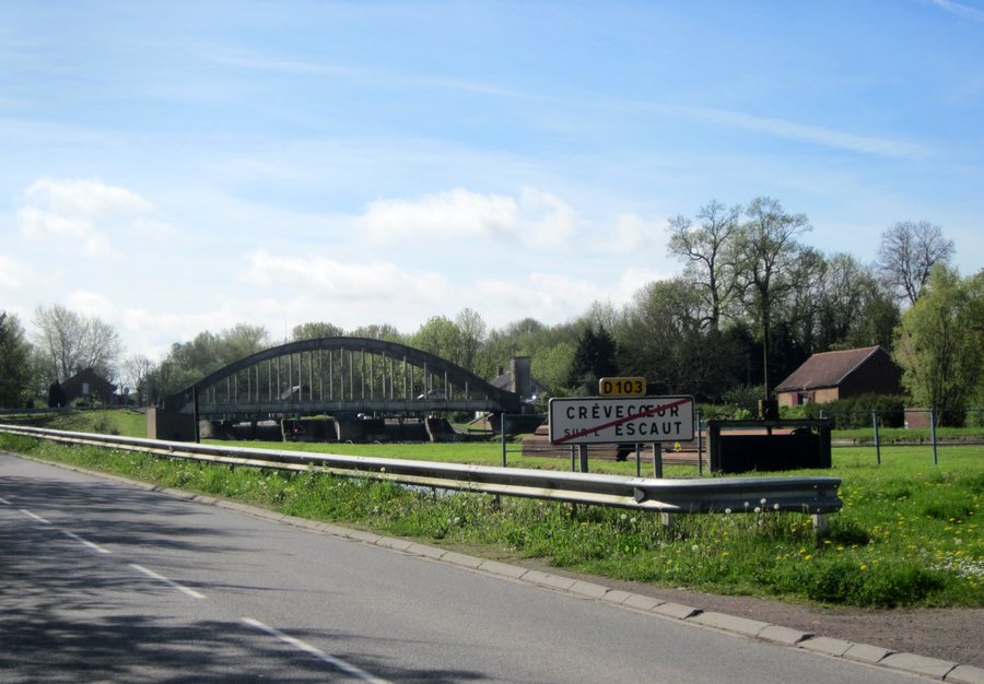 File:Canal de Saint-Quentin, Crèvecœur-sur-l'Escaut. Ecluse de Crèvecoeur. - panoramio.jpg