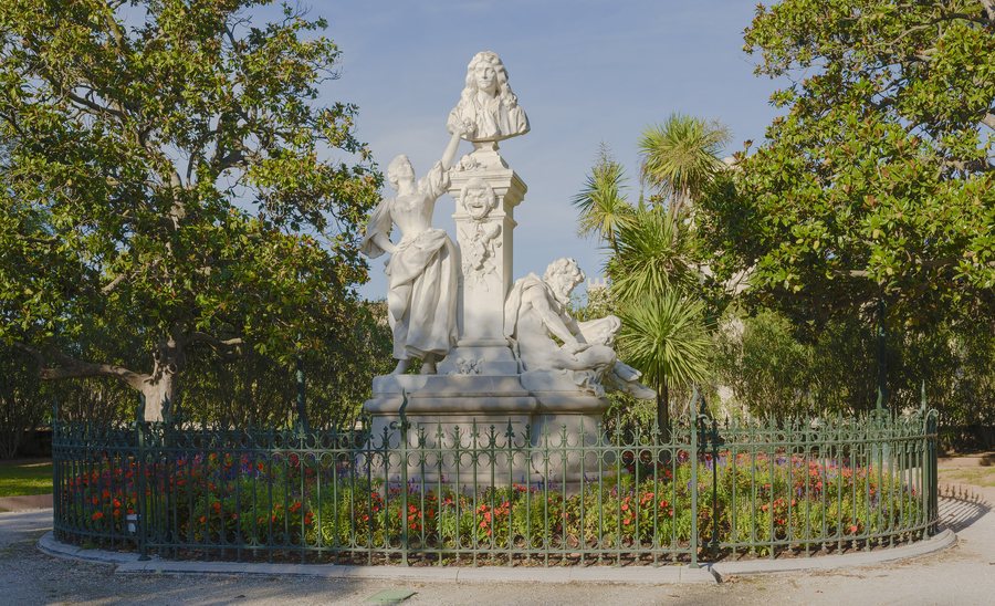 File:Monument à Molière, Pézenas.jpg