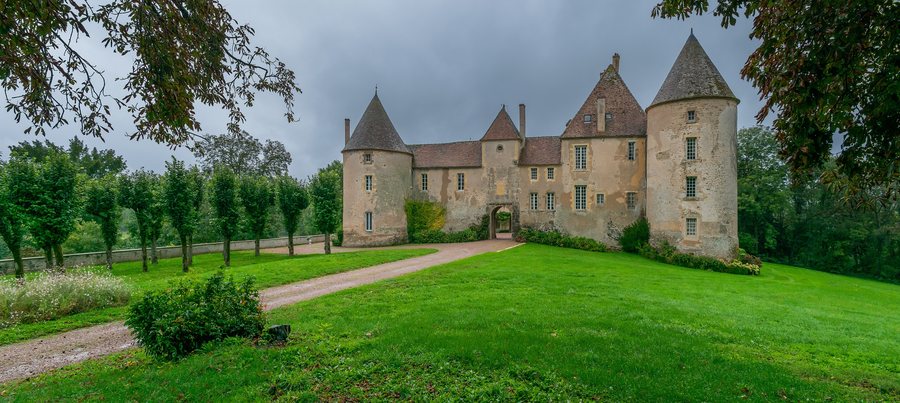 File:Castle of Chitry-les-Mines (10).jpg