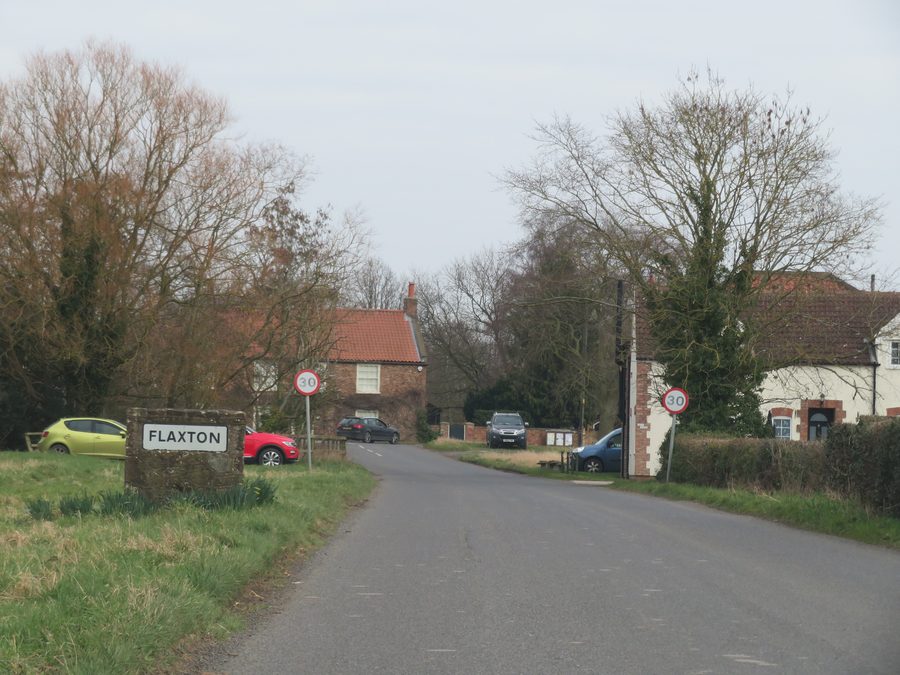 Ortseingang von Flaxton