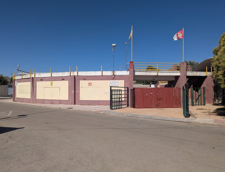 File:Plaza de toros de Fontanar 03.jpg