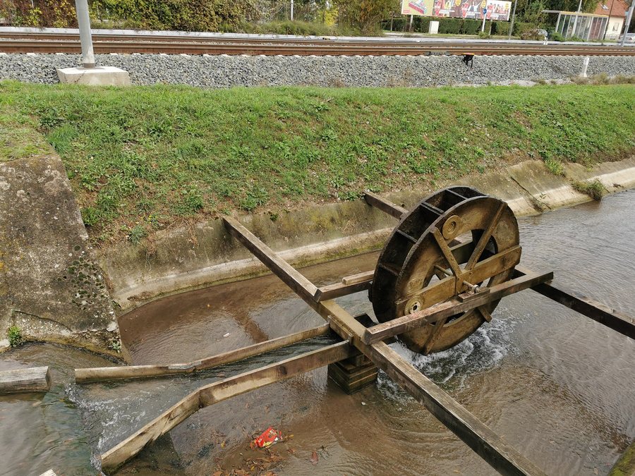 File:Kotač na potoku Dubravica.jpg