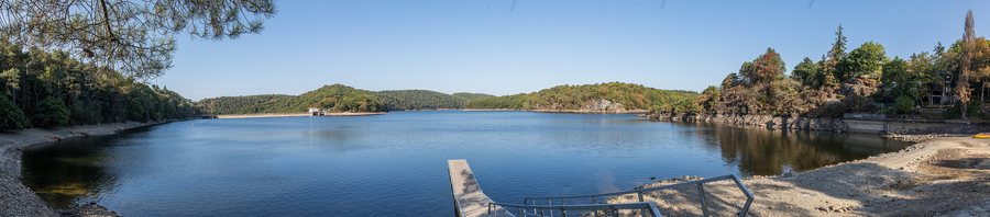 File:Lac de Guerlédan, Keryhuel, Mûr-de-Bretagne, France-1642.jpg