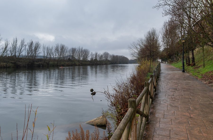 File:Ebro river in Brinas (2).jpg