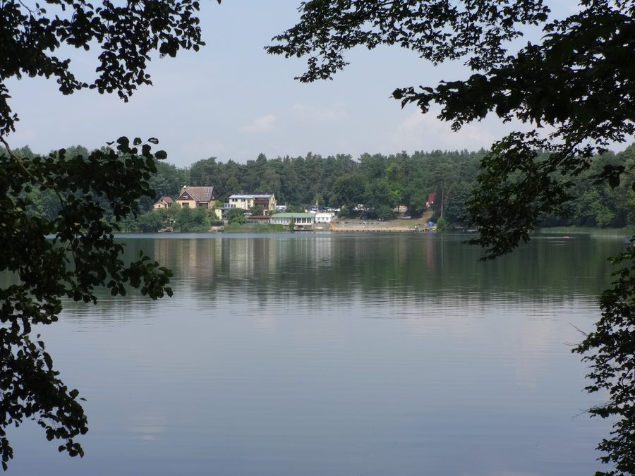 Blick über den Großen Däbersee auf das Volksbad in Waldsieversdorf