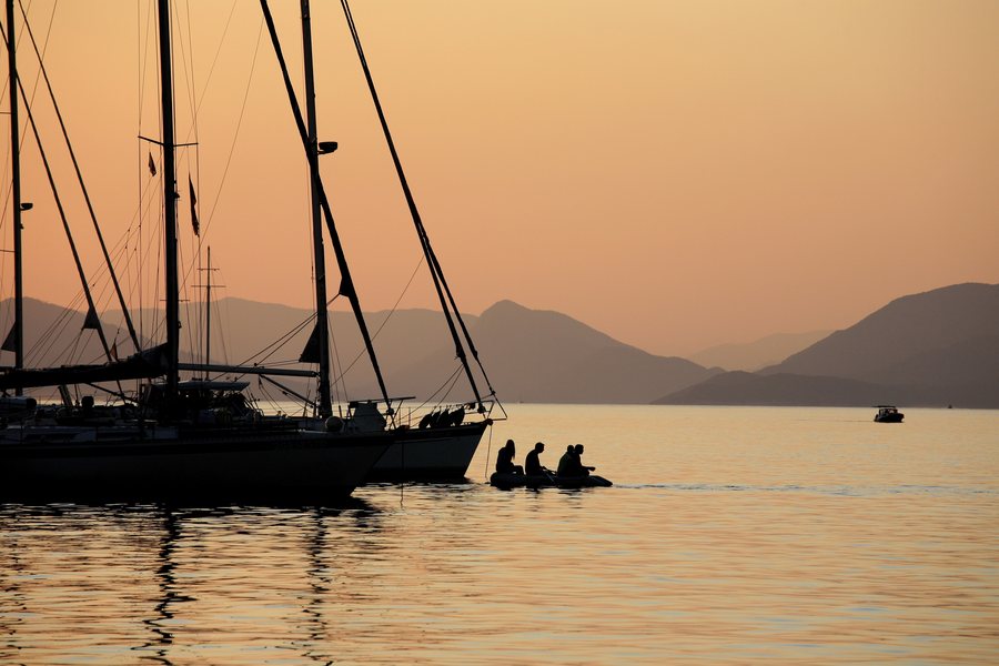 File:Silhouettes, Sipanska Luka Port (5969635860).jpg