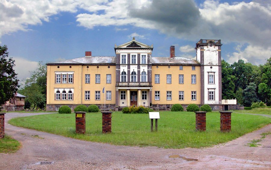Klassizistisches Schloss Gültz in Mecklenburg-Vorpommern