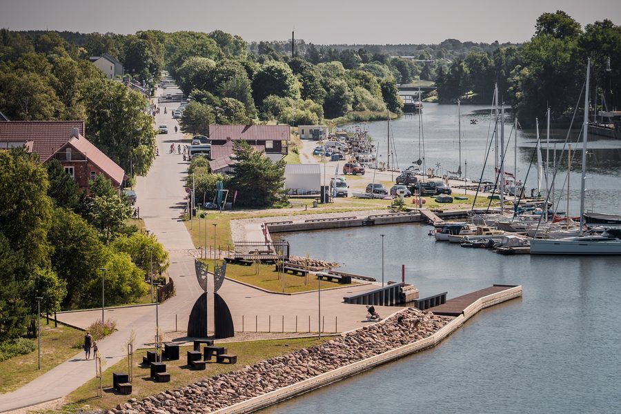 Blick auf Pāvilosta an der lettischen Ostseeküste