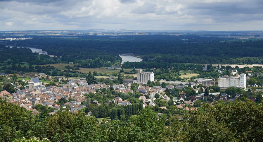 File:Saint-Satur, Cher, France.jpg