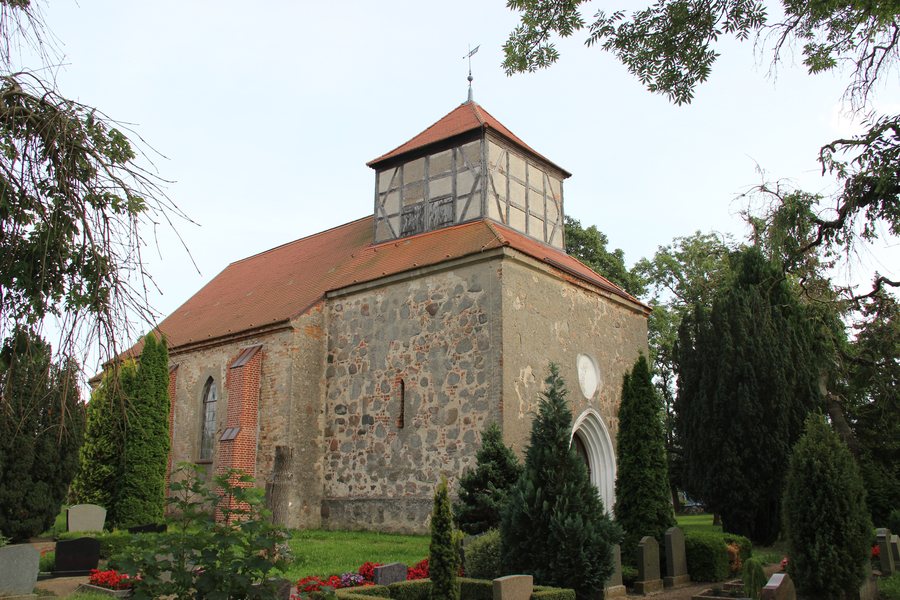 File:Kirche Daberkow.JPG