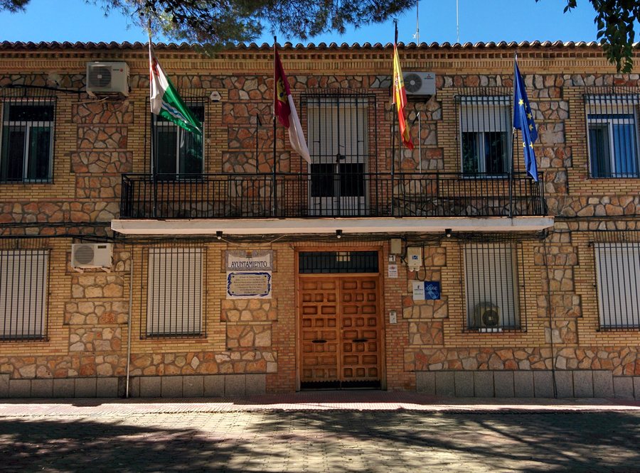 File:Ayuntamiento de La Villa de Don Fadrique 01.jpg