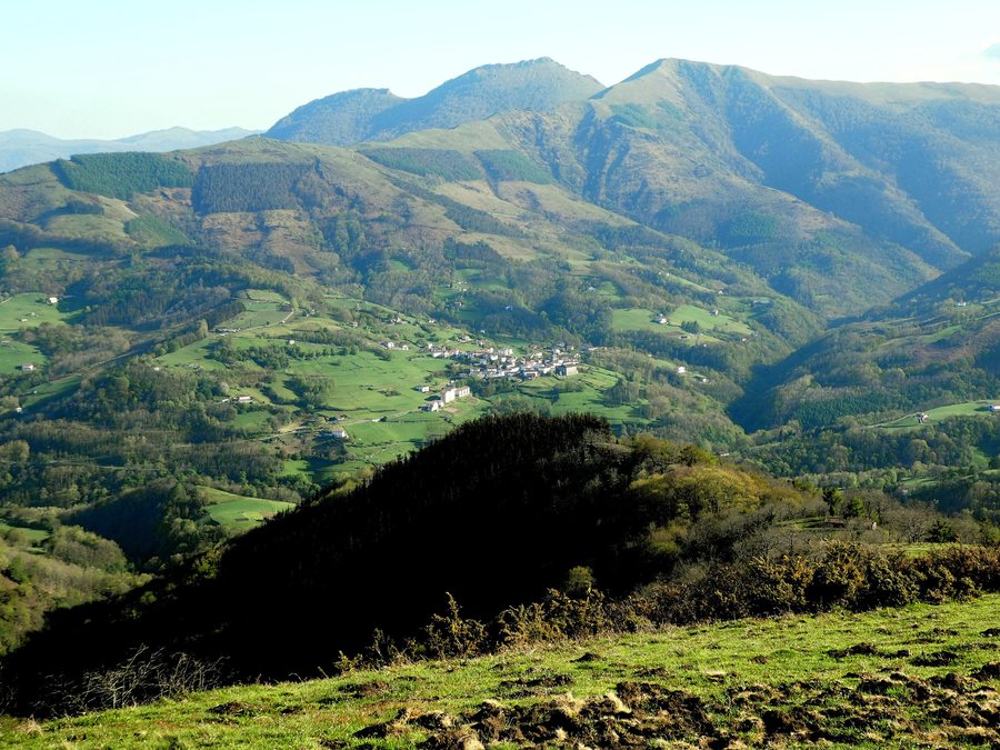 File:Arantza eta Mendaur Unanuatik.jpg