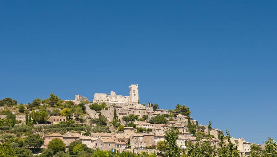 File:Lacoste, Provence, France (6052451173).jpg