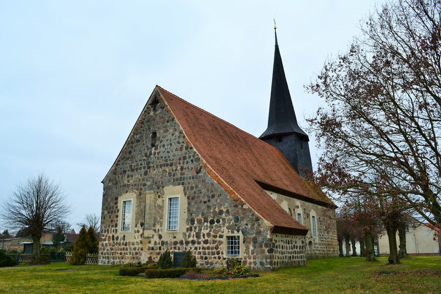 Listed fieldstone church in Teschendorf in Löwenberger Land