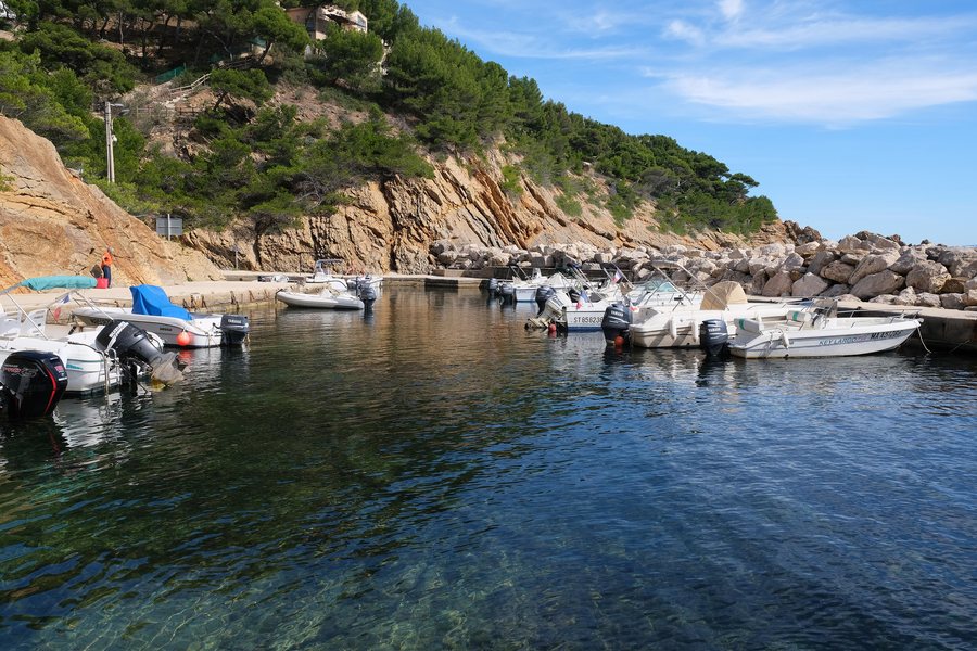 File:Petit port Des Figuerès Ensuès-la-Redonne.jpg