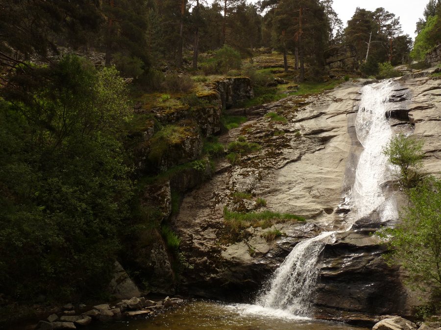 File:El Chorro de Navafría - panoramio.jpg