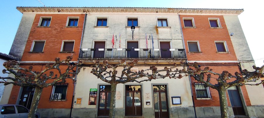 File:Casa consistorial de Urroz-Villa (Navarra) 01.jpg