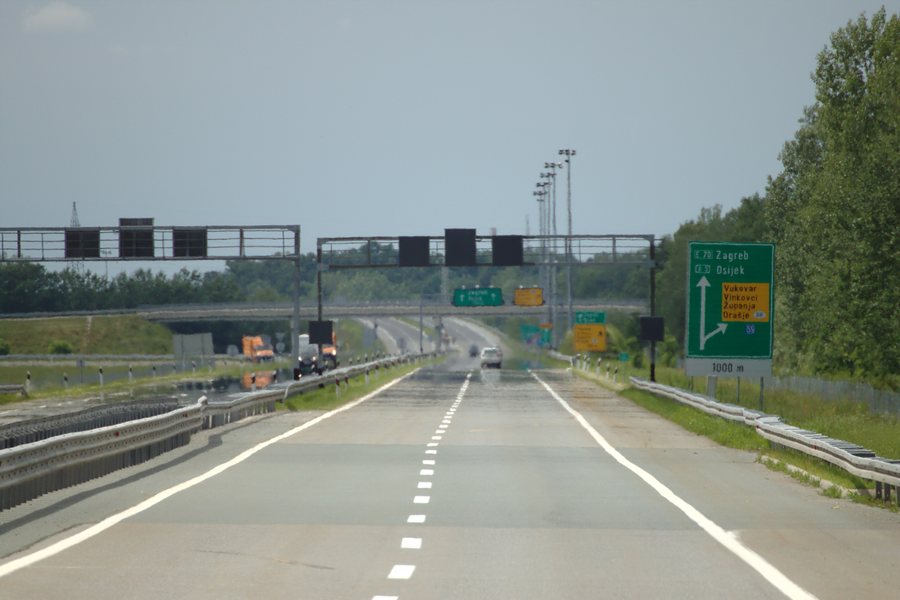 File:Županja, dálnice Záhřeb - Lipovac.jpg