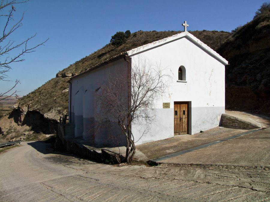 File:Ermita de Aradon-Alcanadre-3932.jpg